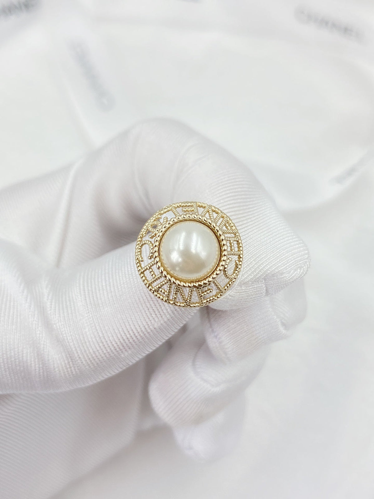 18K Chanel Pearl Round Earrings