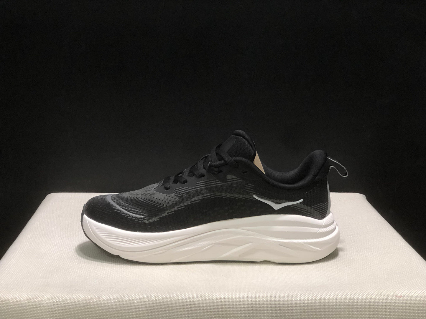 HOKA ONE ONE SKYFLOW